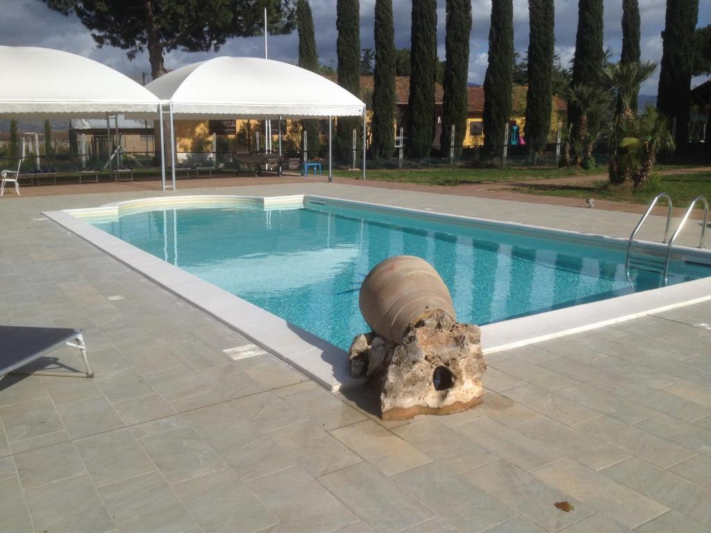 The swimming pool at or close to Agriturismo Ali E Radici