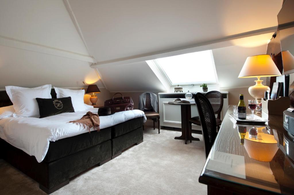 Junior Suite with Theater View