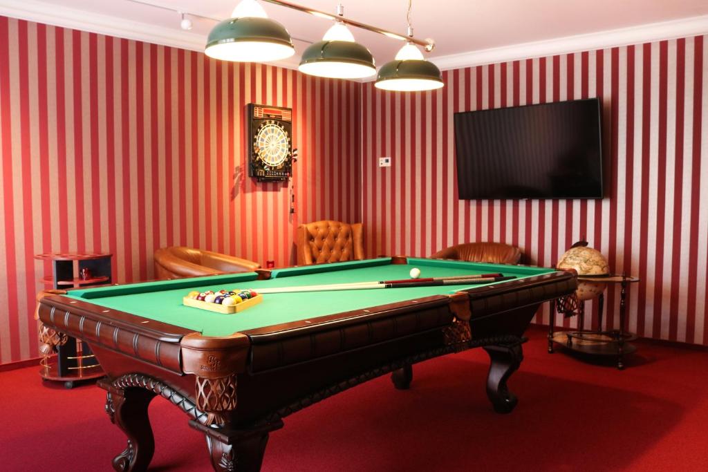 Biliár nebo kulečník v ubytování Schloss Breitenfeld Hotel & Tagung