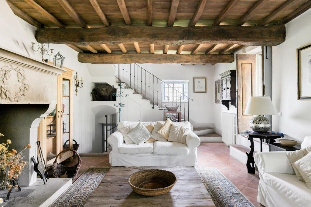 Prostor za sedenje u objektu The Best of Tuscany Chianti Villa with Pool & Fireplace