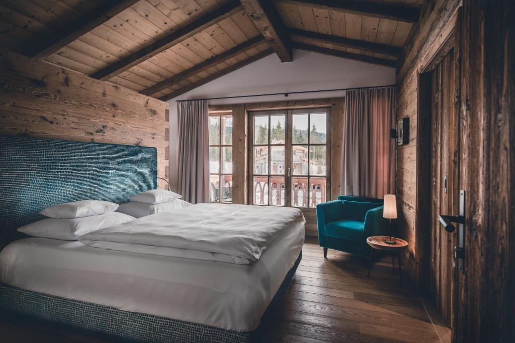 Postel nebo postele na pokoji v ubytování Relais & Châteaux Gut Steinbach Hotel Chalets SPA