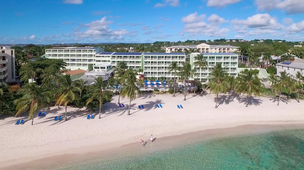 una vista aérea del complejo desde la playa en Coconut Court Beach Hotel, en Bridgetown