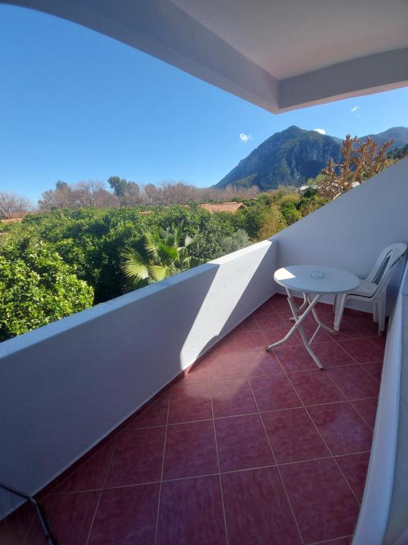 Nespecifikovaný výhled na hory nebo výhled na hory při pohledu z hotelu
