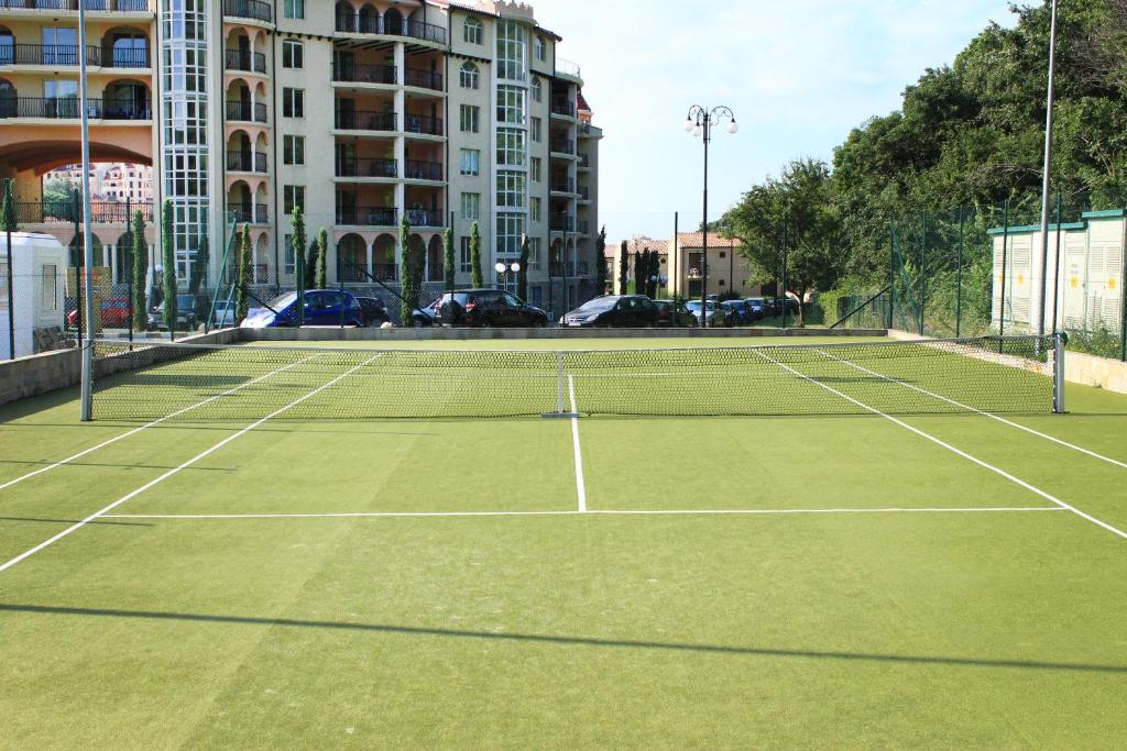 Tenis a/nebo squash v ubytování Royal Bay Hotel - All Inclusive nebo okolí