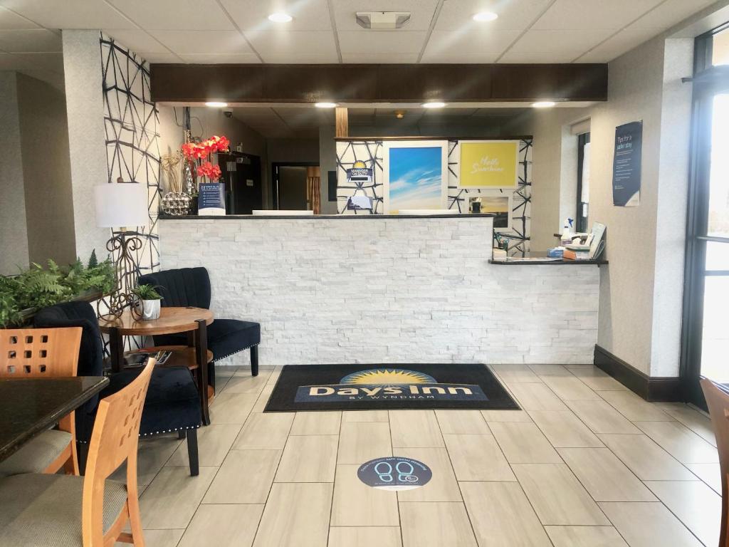 Days Inn by Wyndham Asheville Downtown North photo