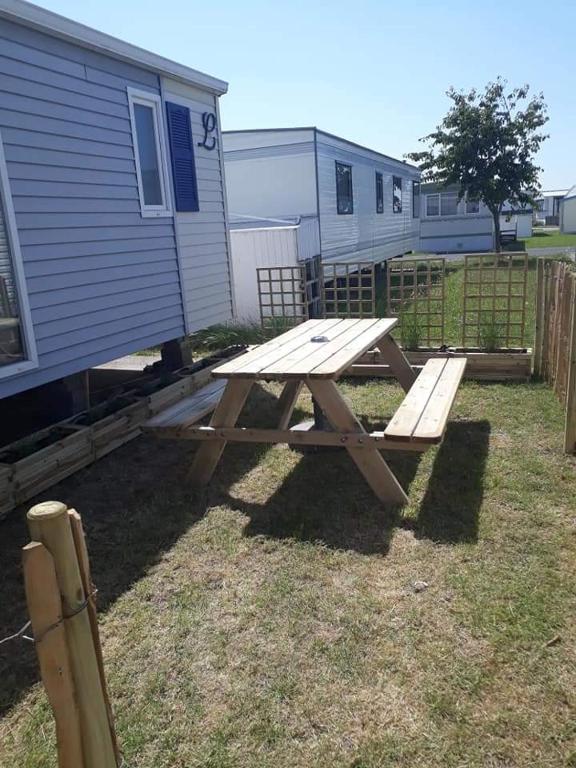 Fotografie z fotogalerie ubytování Stacaravan 4pers in Bredene met eigen tuintje 2449 v destinaci Bredene