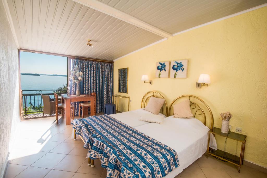 Posteľ alebo postele v izbe v ubytovaní Kommeno Bay Apartments