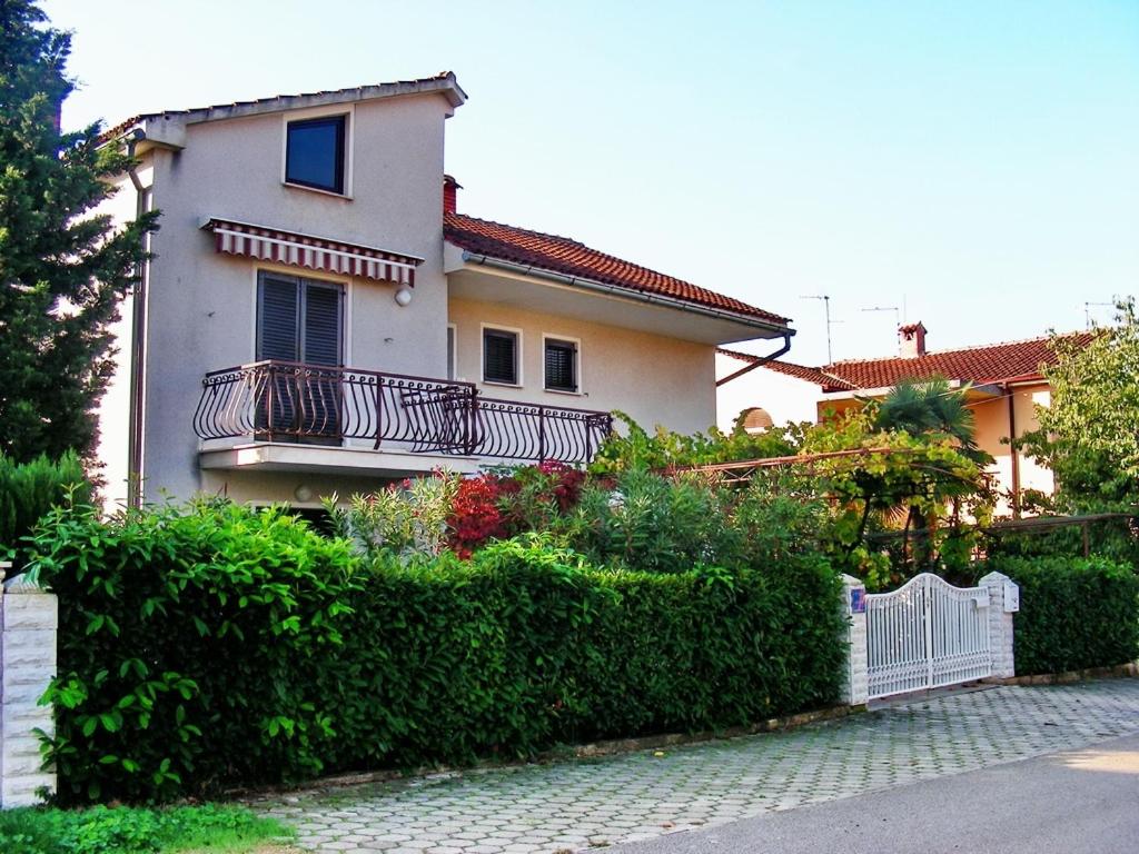 Zdjęcie z galerii obiektu Apartment in Novigrad with Balcony, Air conditioning (4833-1) w mieście Novigrad