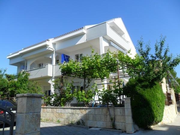 Fotografia z galérie ubytovania Apartment in Okrug Gornji with Seaview, Terrace, Air condition, WIFI (4790-5) v Trogiri