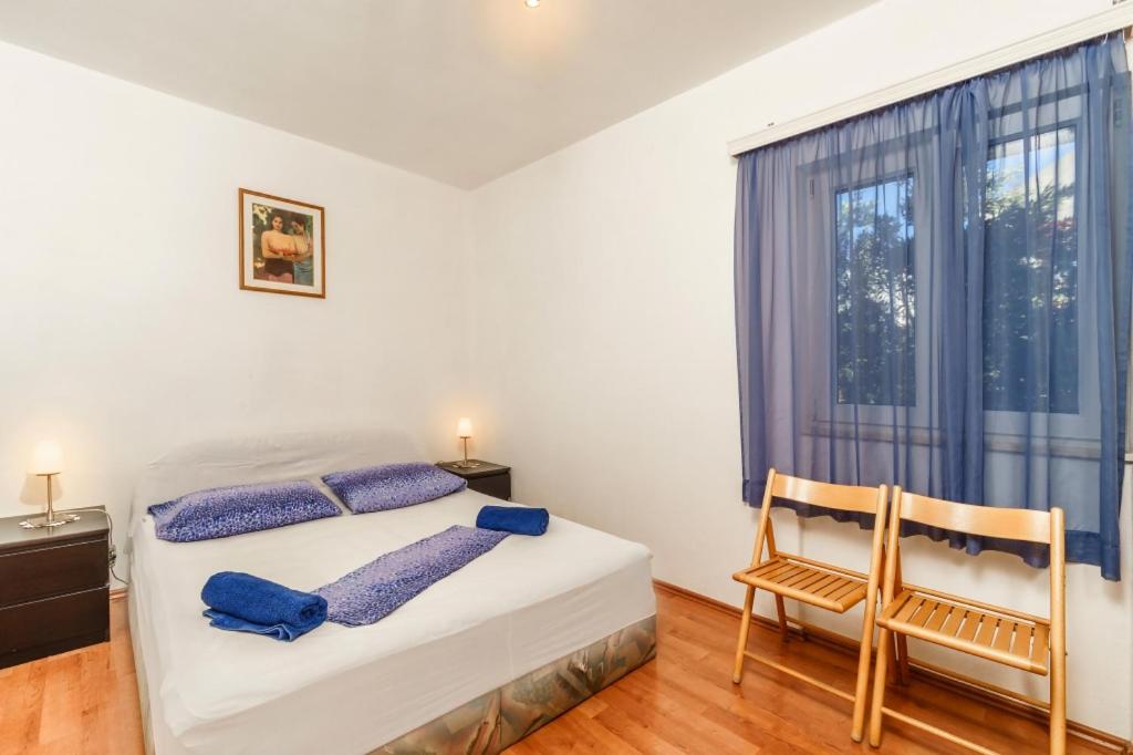 Posteľ alebo postele v izbe v ubytovaní Beachfront Apartments Pisak 102