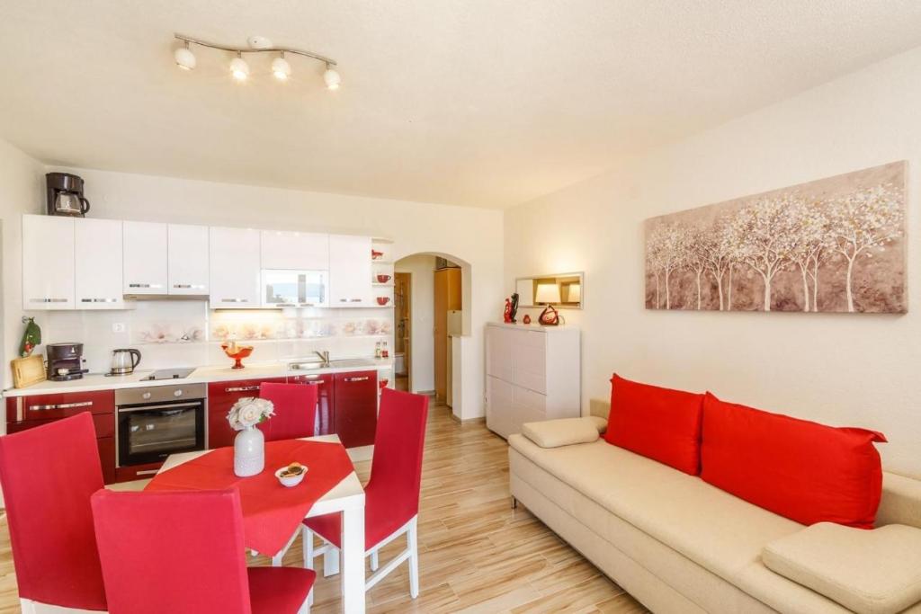 Kuchyňa alebo kuchynka v ubytovaní Beachfront Apartments Pisak 102