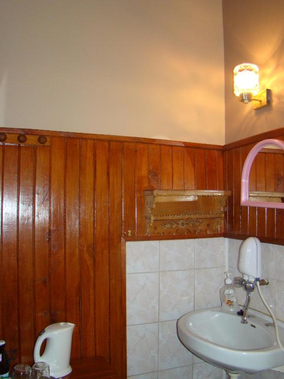 Hotel Polonia - Habitación Doble Con Baño Compartido