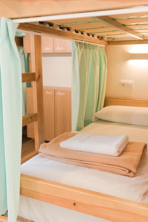 Postel nebo postele na pokoji v ubytování Albergue "La Yalga"