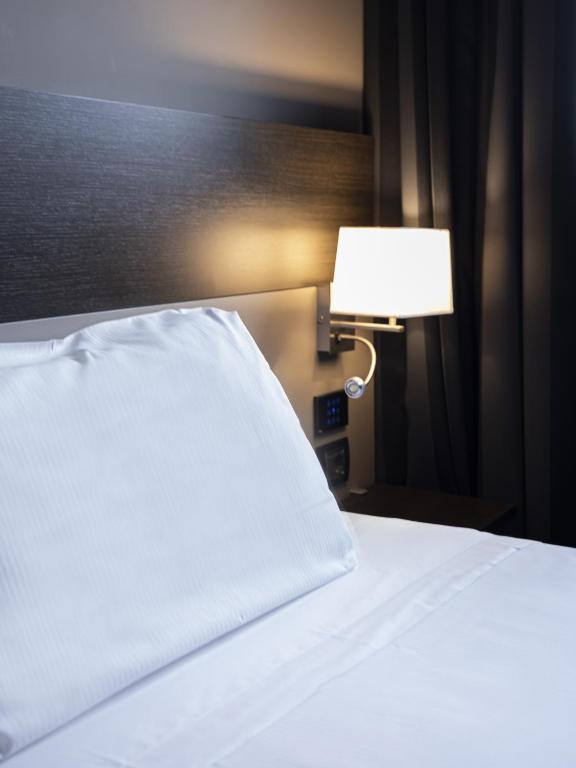 Łóżko lub łóżka w pokoju w obiekcie 57 Reshotel Orio