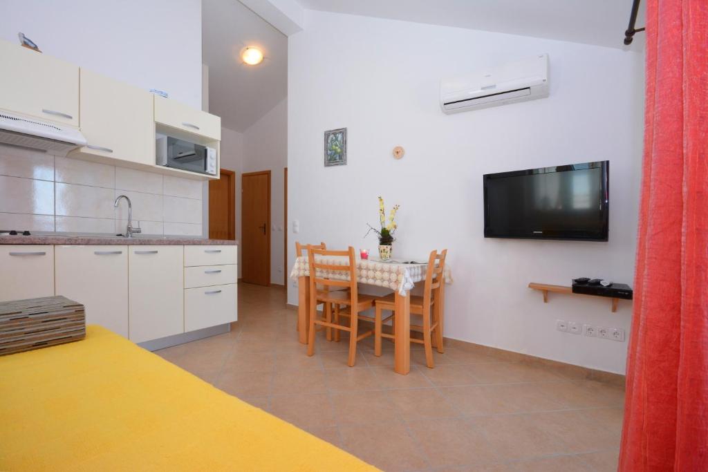 Kuchyňa alebo kuchynka v ubytovaní Apartments Punta Milna