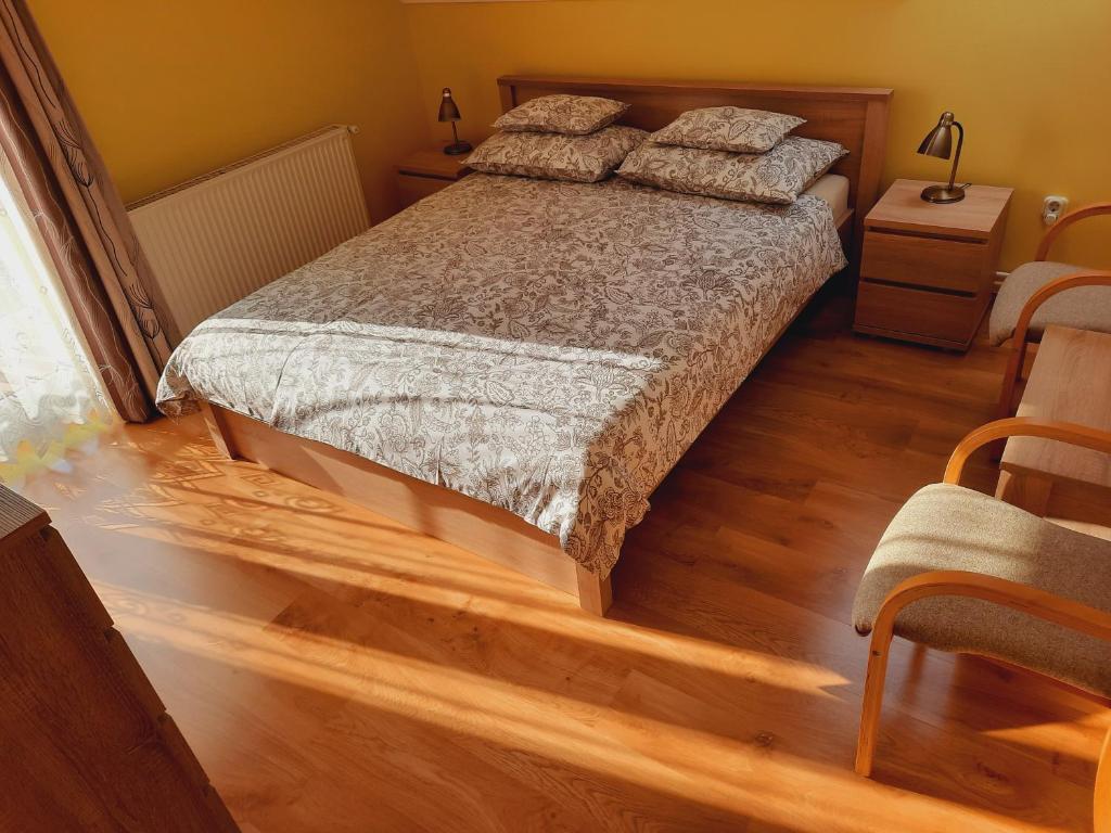 Postel nebo postele na pokoji v ubytování Apartmanház King