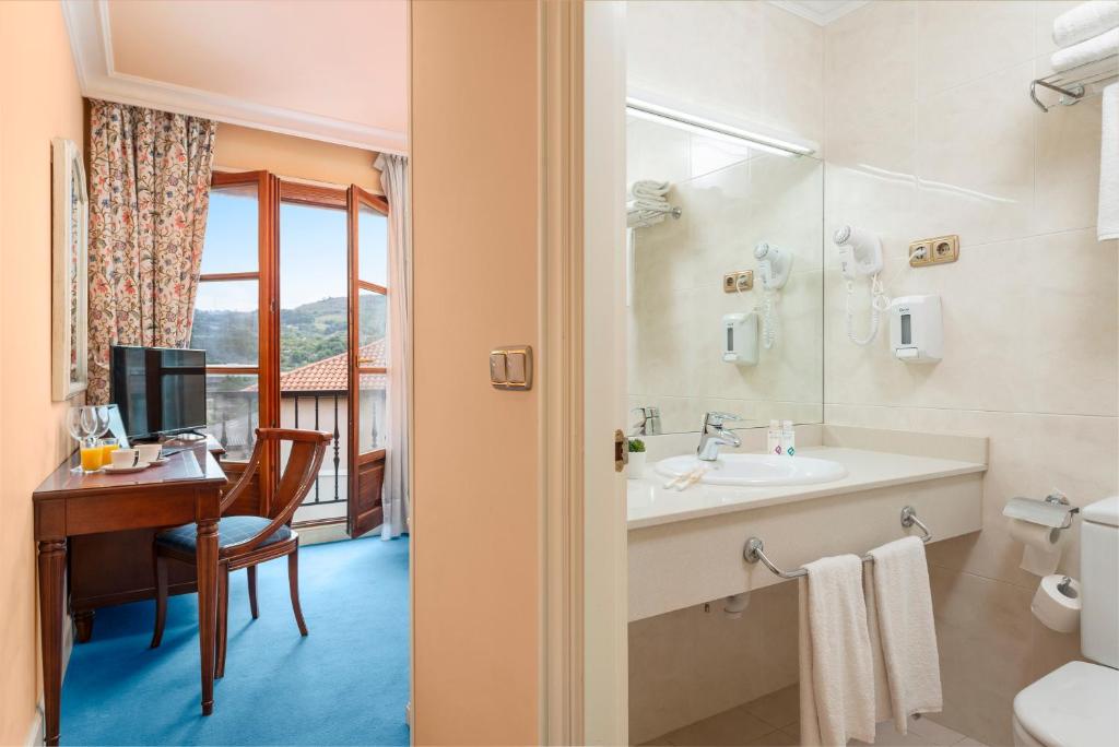 Koupelna v ubytování Hospedium Hotel Blu Sondika
