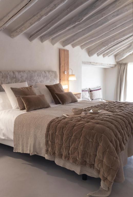 Cama o camas de una habitación en Hacienda Fresneda María by Charming Stay Adults Recommended