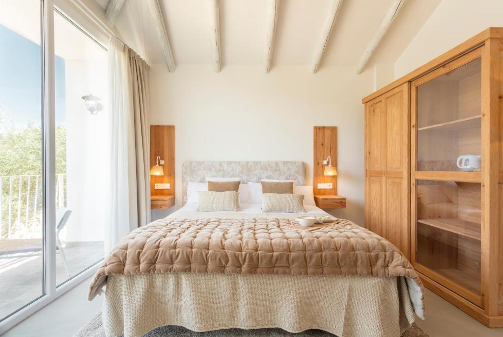 Cama o camas de una habitación en Hacienda Fresneda María by Charming Stay Adults Recommended