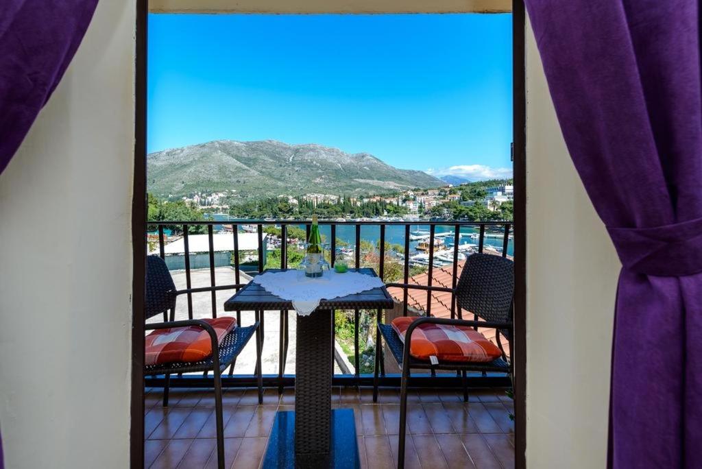 Apartment in Cavtat with sea view, balcony, air conditioning, WiFi (3686-2)