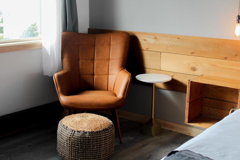 Postel nebo postele na pokoji v ubytování Adrift Hotel