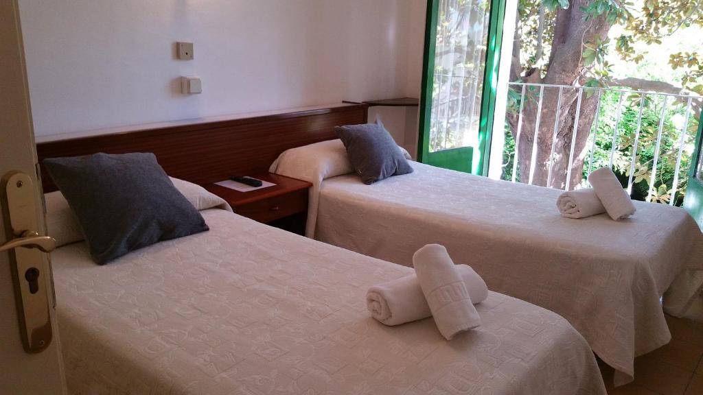 Postel nebo postele na pokoji v ubytování Hotel Apartaments Gesòria Porta Ferrada