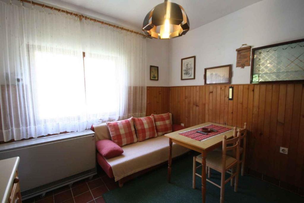 Część wypoczynkowa w obiekcie One-Bedroom Apartment in Malinska VIII