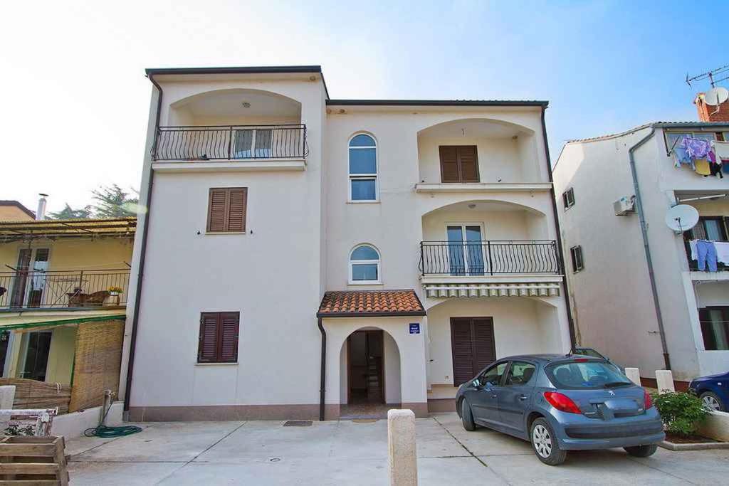 Two-Bedroom Apartment in Novigrad IV
