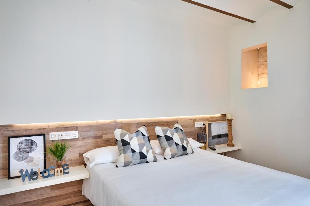 two beds in a bedroom with white walls at Vestal Suites Classic in Cambrils