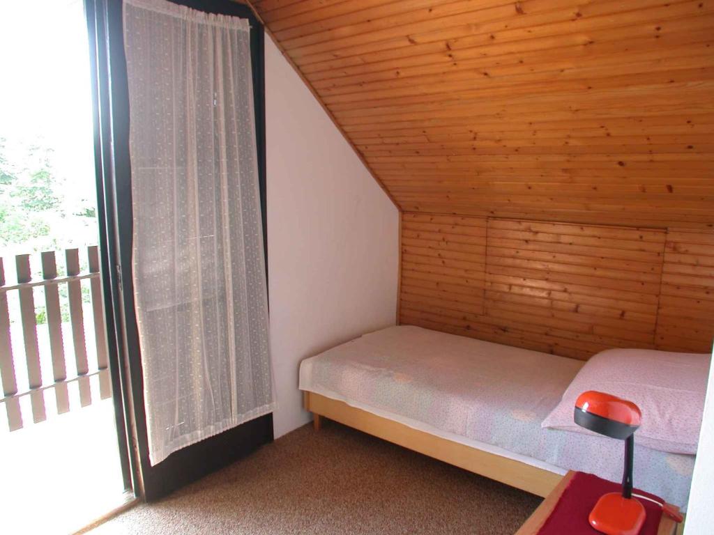Posteľ alebo postele v izbe v ubytovaní Holiday home in Balatonmariafürdo 19576