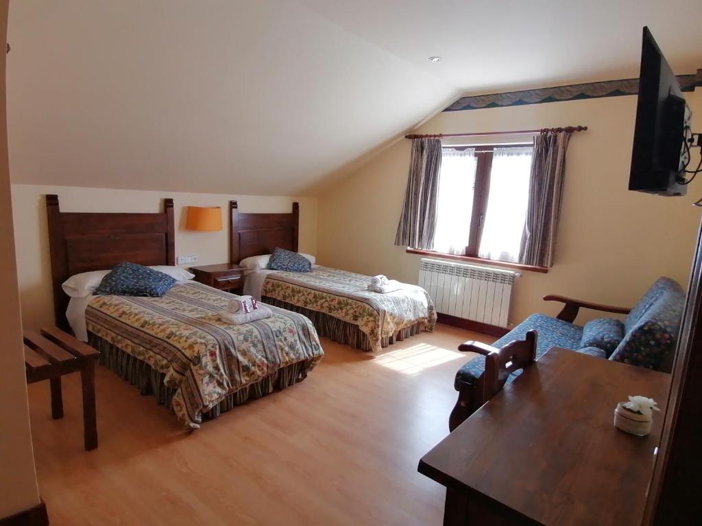 Postel nebo postele na pokoji v ubytování Hotel Cumbres de Valdeón