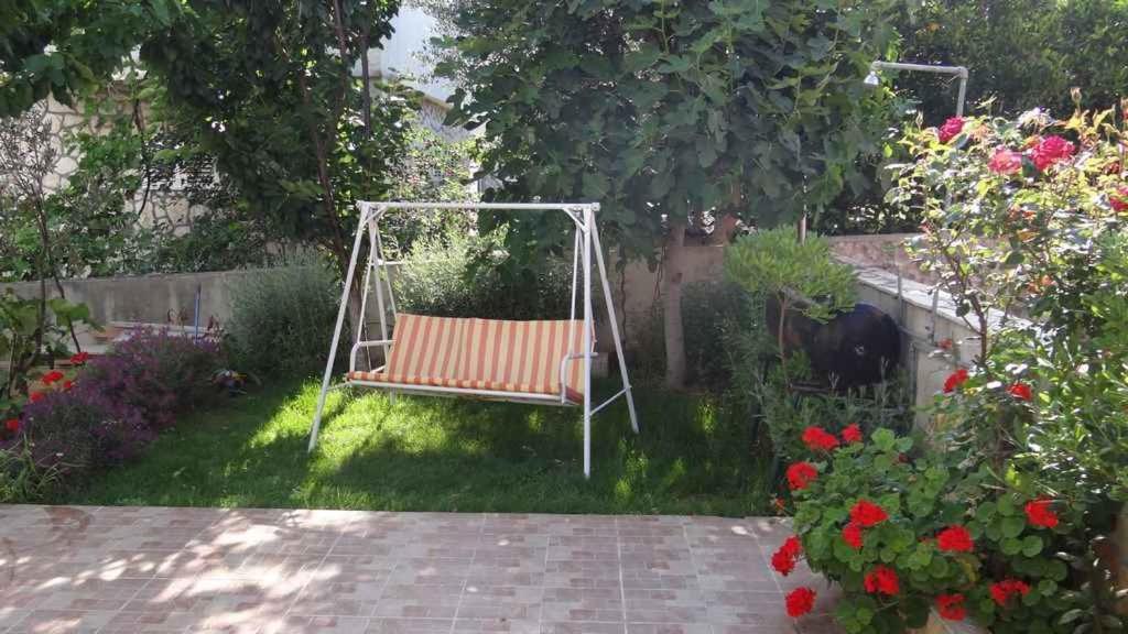 Zahrada ubytování Apartment Okrug Gornji 32