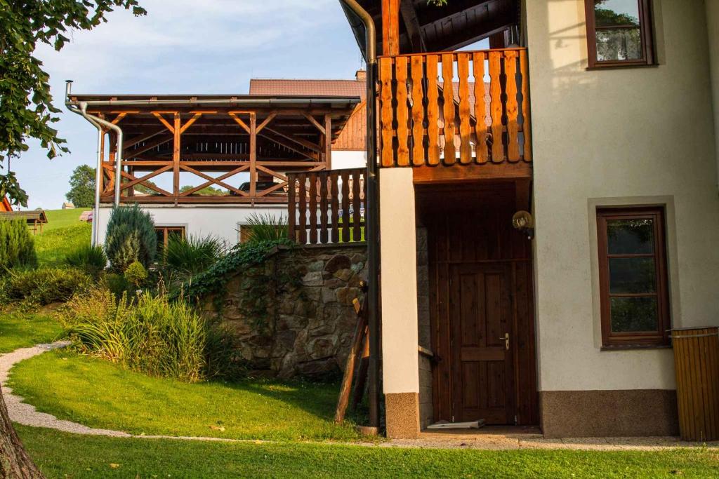 Ogród w obiekcie Apartment Rokytnice nad Jizerou 6