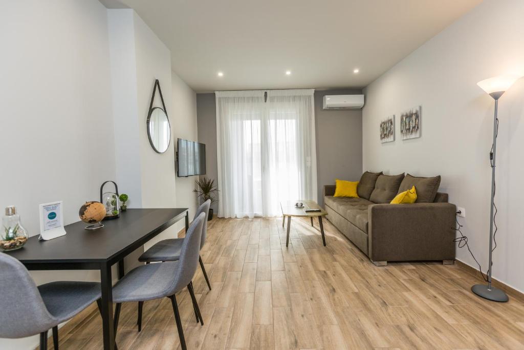 Posezení v ubytování Raise Athens Metro Apartments