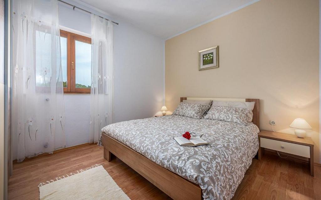 Posteľ alebo postele v izbe v ubytovaní Apartments Drenje