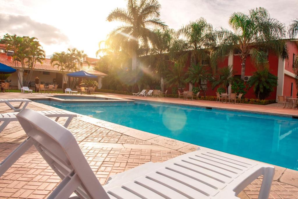 Bazén v ubytování Hotel Santa Maria de Comayagua nebo v jeho okolí