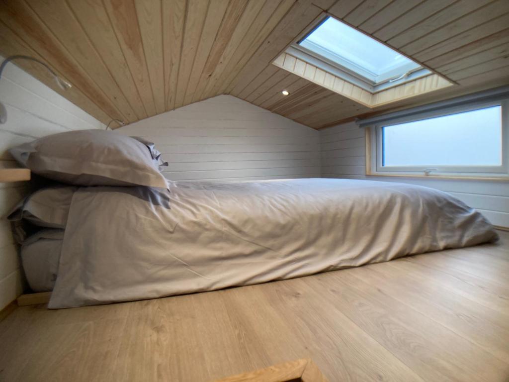 Voodi või voodid majutusasutuse The Cedar Tiny House toas