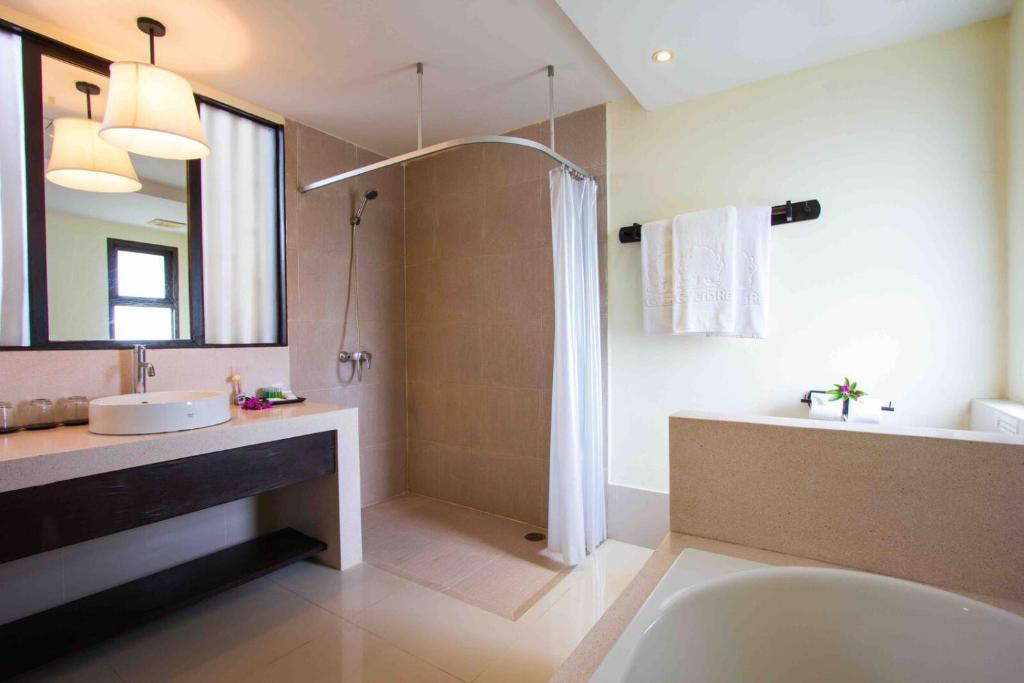 Palm Galleria Resort-SHA Extra Plus - Deluxe Family Room 1