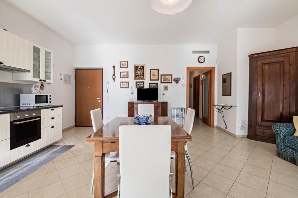Kuchyňa alebo kuchynka v ubytovaní Apartment Loretta in Villa Fiore