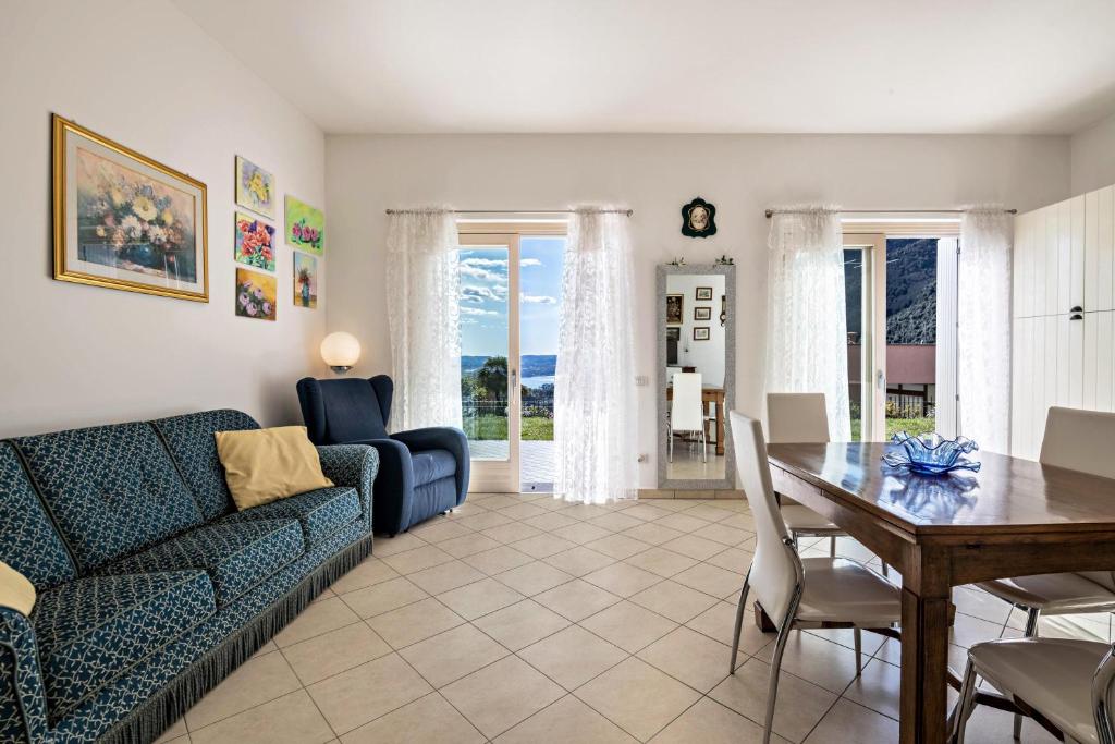 Posedenie v ubytovaní Apartment Loretta in Villa Fiore
