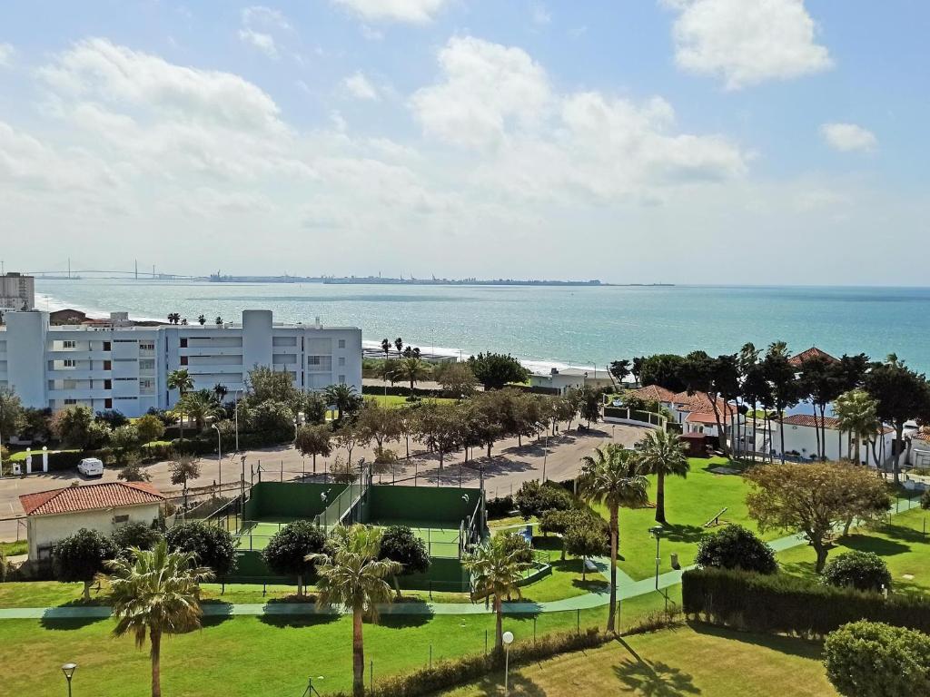 a view of a park with the ocean in the background at Apartamento Sea Views Las Redes in El Puerto de Santa María
