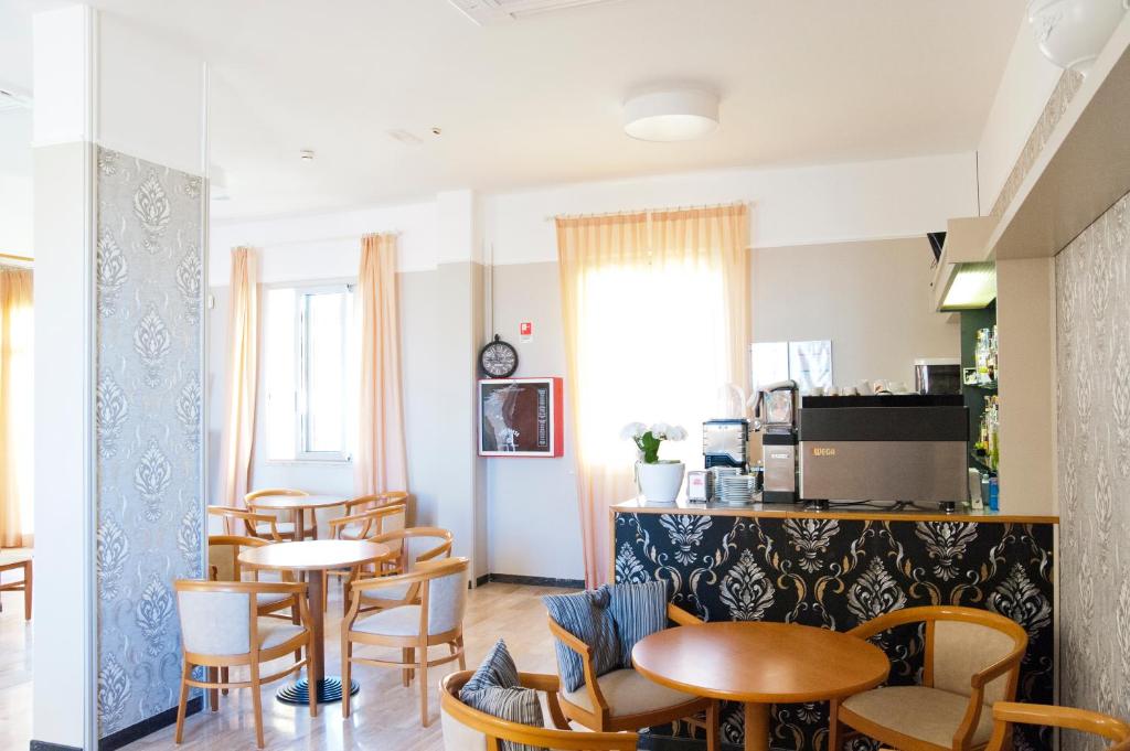 Kuchyň nebo kuchyňský kout v ubytování Hotel Ideale Mare