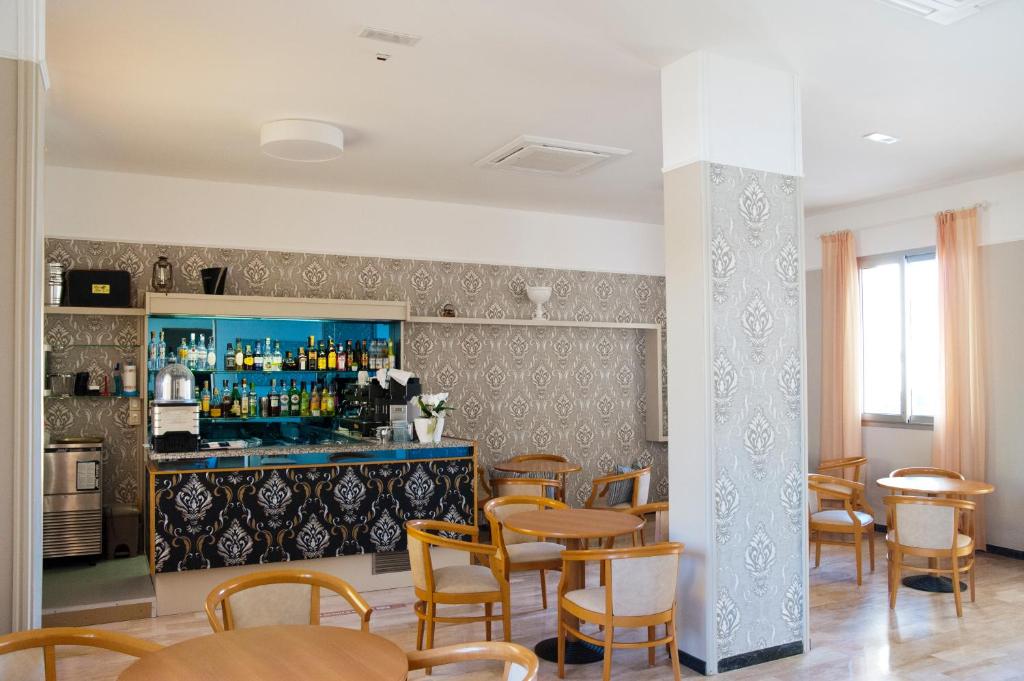 Lounge nebo bar v ubytování Hotel Ideale Mare