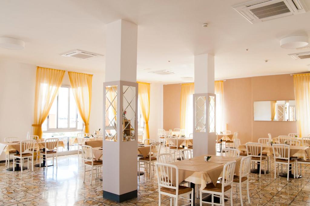 Restaurace v ubytování Hotel Ideale Mare