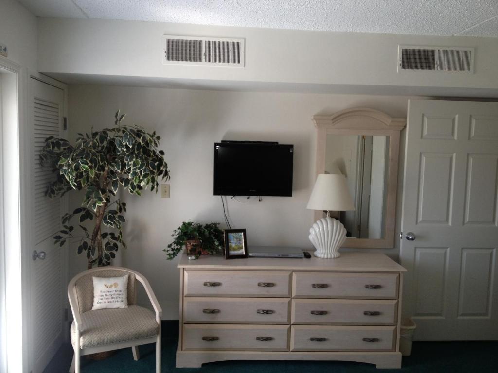 Biscayne Suitesにあるテレビまたはエンターテインメントセンター