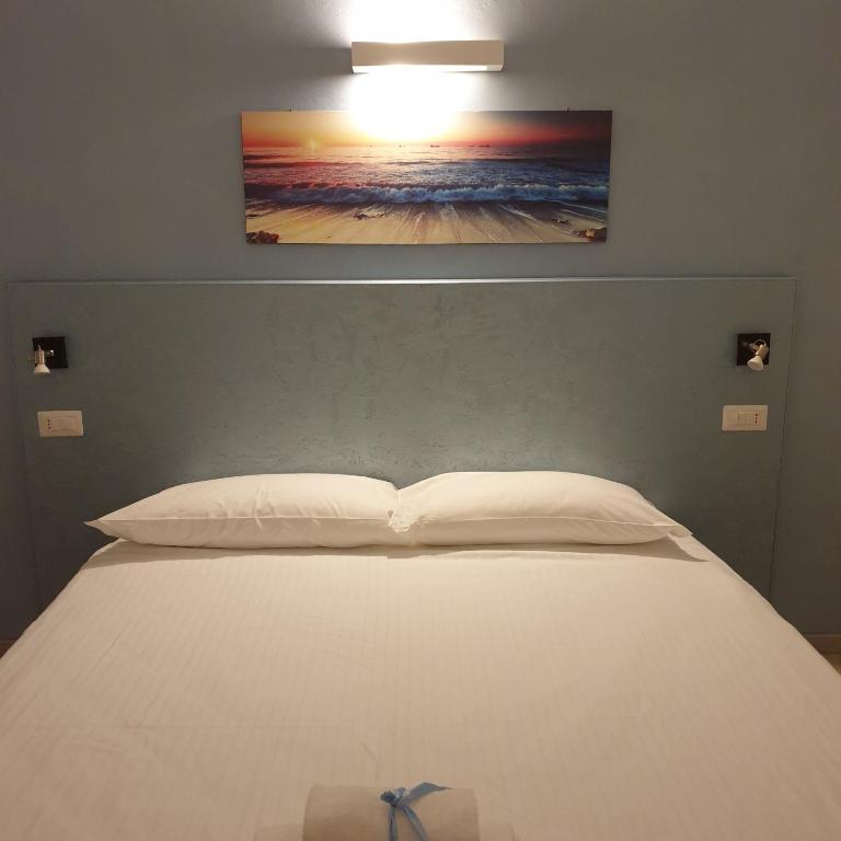 Bergamo City - Self Check-in - Double Room With Shared Bathroom
