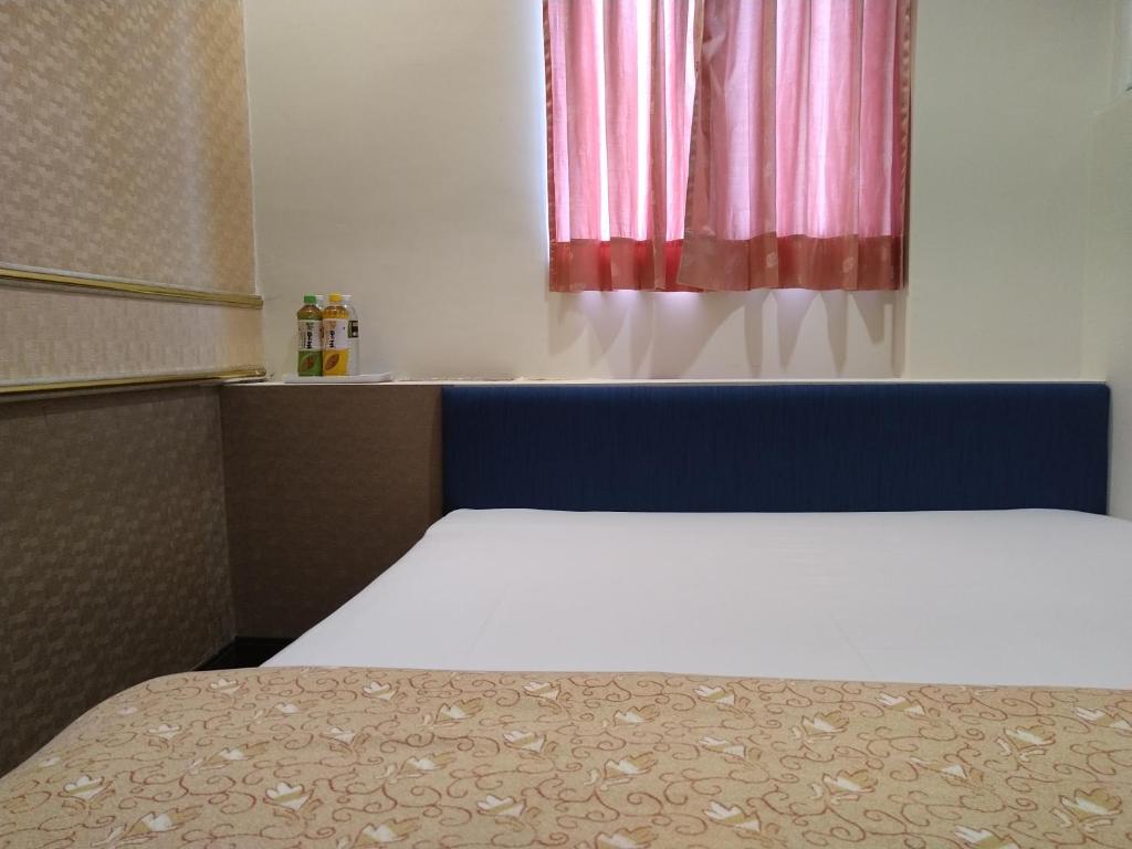 Postel nebo postele na pokoji v ubytování The LEY HOTEL 寶麗頌旅館