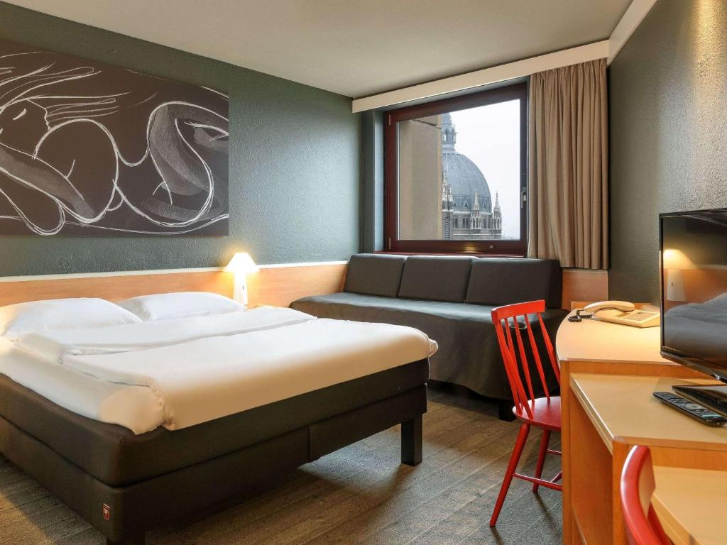 Postel nebo postele na pokoji v ubytování Ibis Wien Mariahilf