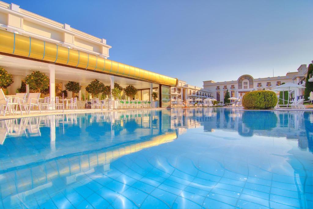 Bazén v ubytování Epirus Palace Congress & Spa nebo v jeho okolí
