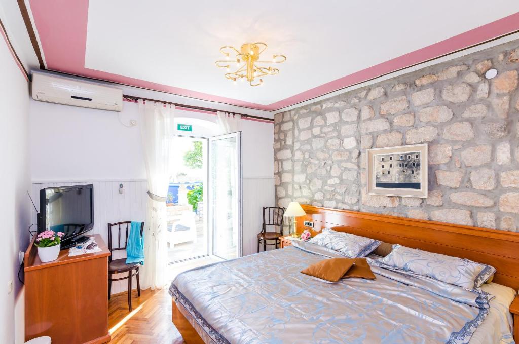 Posteľ alebo postele v izbe v ubytovaní Apartments Nicol